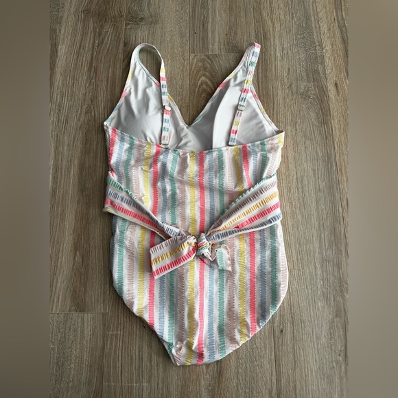 Vineyard Vines Women’s Seersucker Tie-Waist One-Piece Bathing Suit Stripes M - Picture 5 of 8